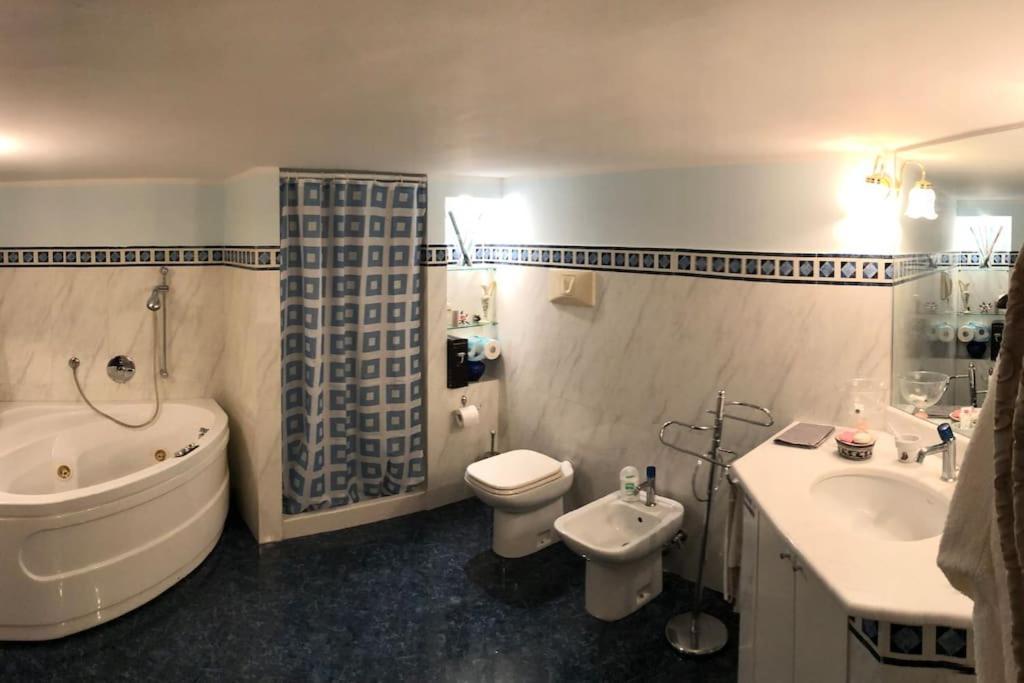 The Trip House - Between The Center And The Sea - Free Wifi And Jacuzzi Катанія Екстер'єр фото